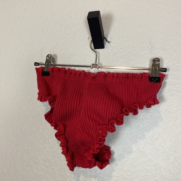 Are You Am I red ruffle bottom - Picture 5 of 6